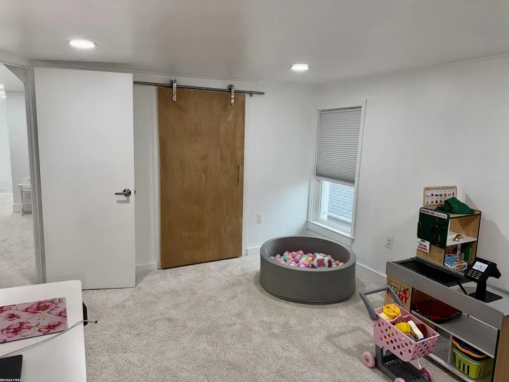 608 S Edgeworth Avenue Royal Oak City MI 48067