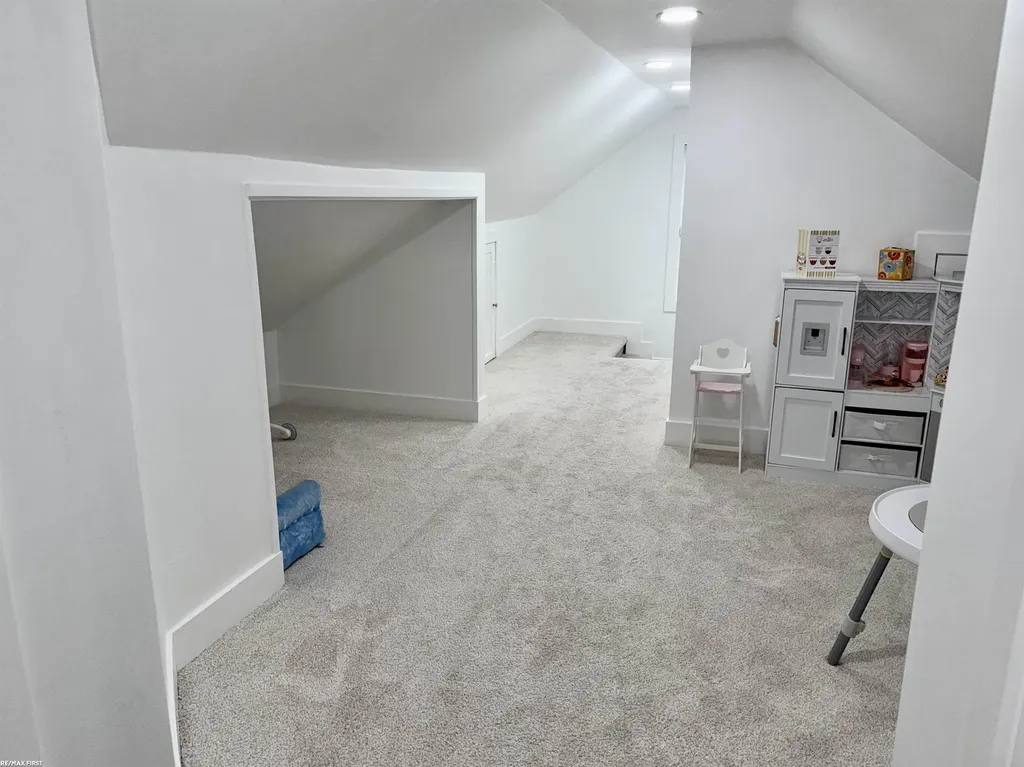 608 S Edgeworth Avenue Royal Oak City MI 48067