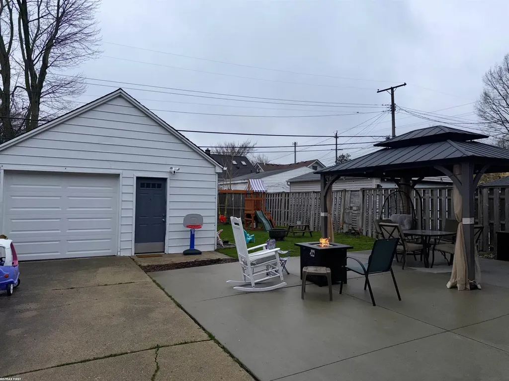 608 S Edgeworth Avenue Royal Oak City MI 48067