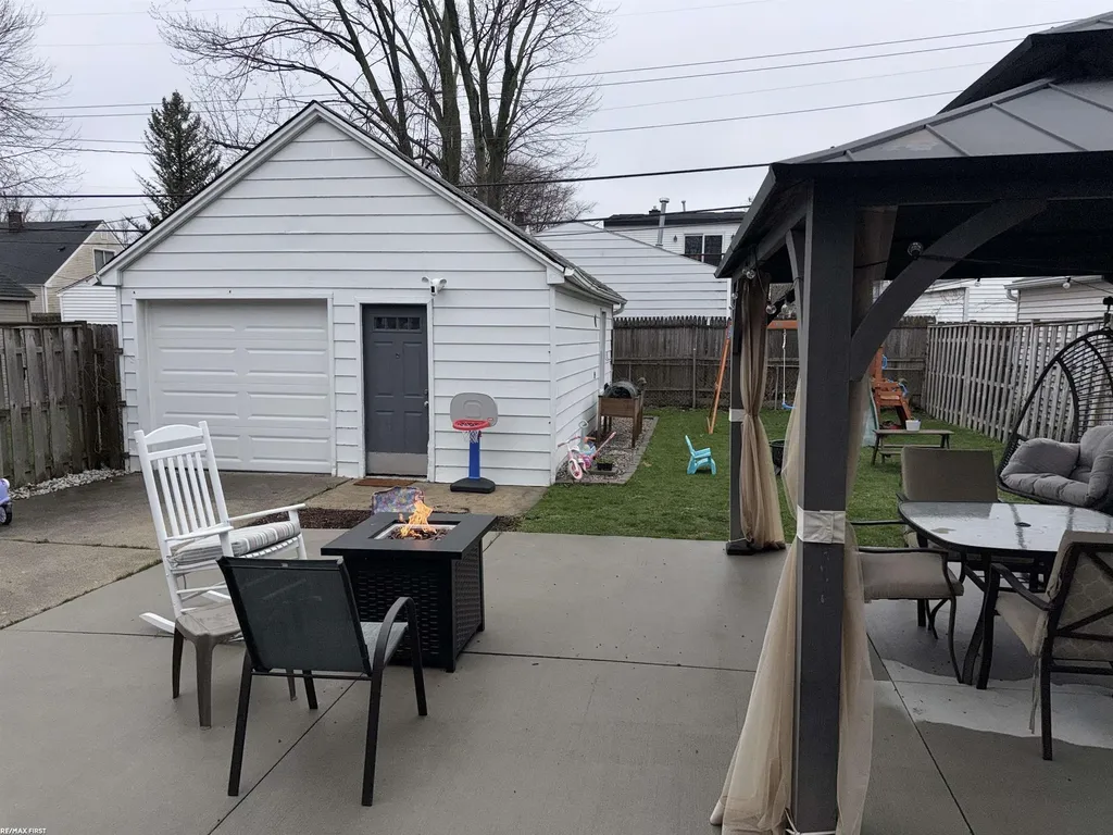 608 S Edgeworth Avenue Royal Oak City MI 48067