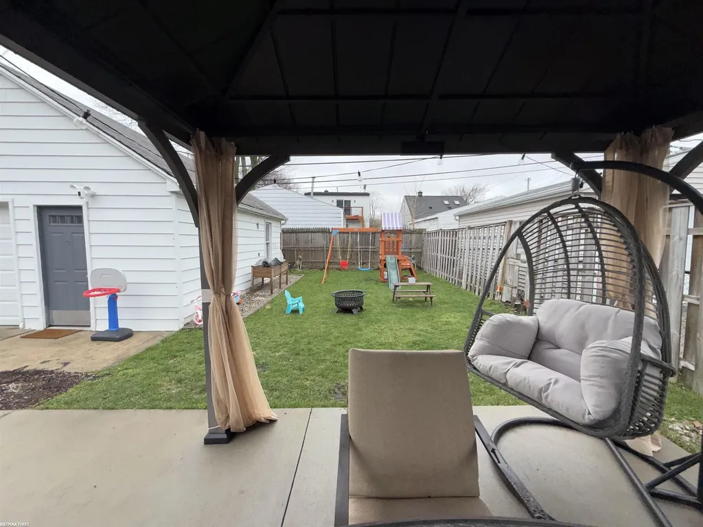 608 S Edgeworth Avenue Royal Oak City MI 48067