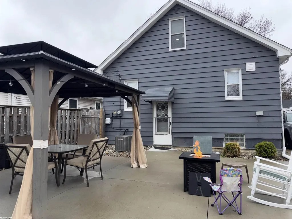 608 S Edgeworth Avenue Royal Oak City MI 48067