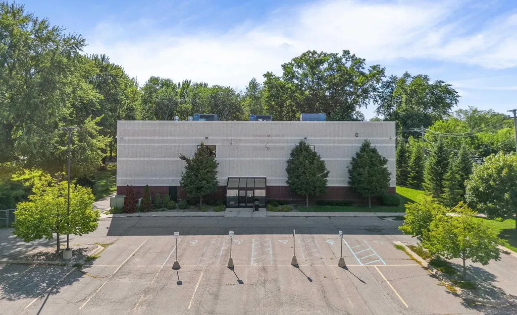 34375 S Gratiot Avenue Clinton Charter Township MI 48035