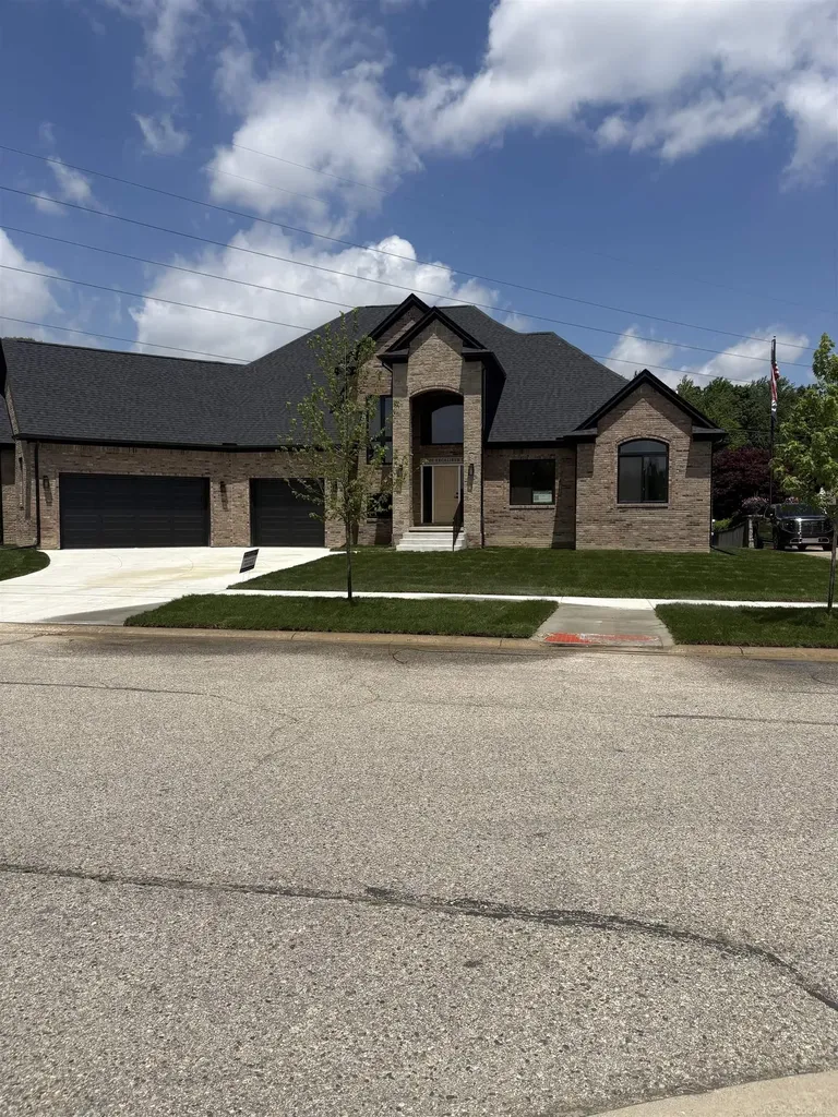 10505 Excalibur Drive Shelby Charter Township MI 48315