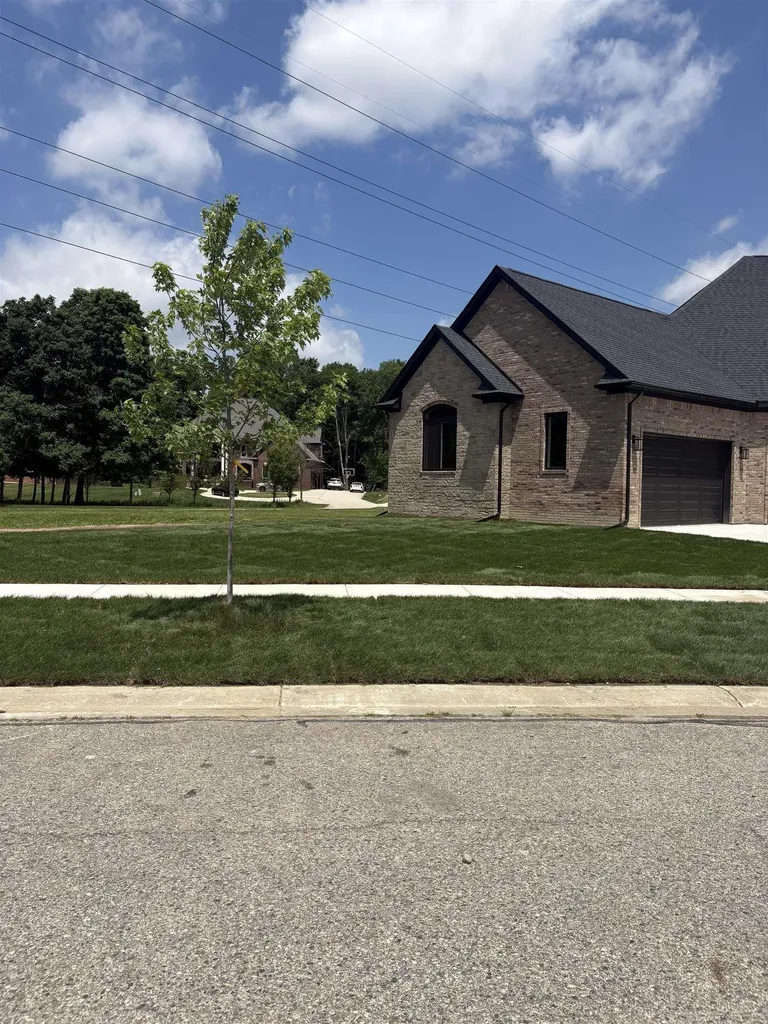 10505 Excalibur Drive Shelby Charter Township MI 48315