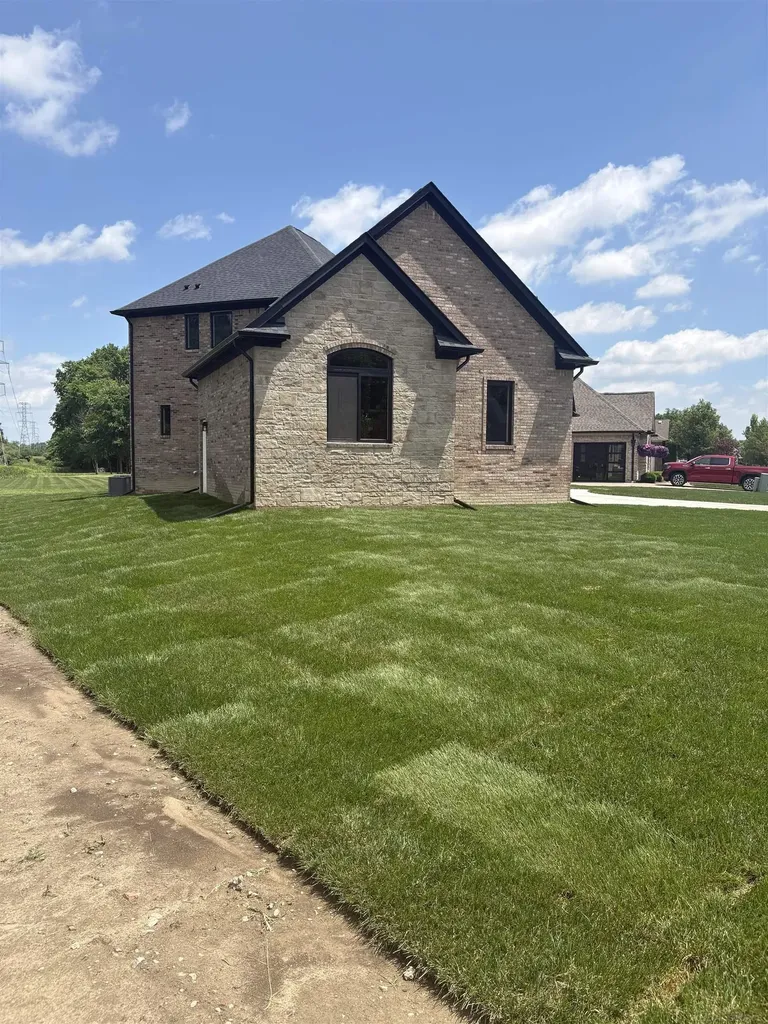 10505 Excalibur Drive Shelby Charter Township MI 48315