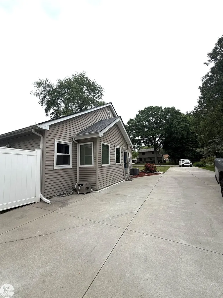38055 Winkler Street Harrison Charter Township MI 48045