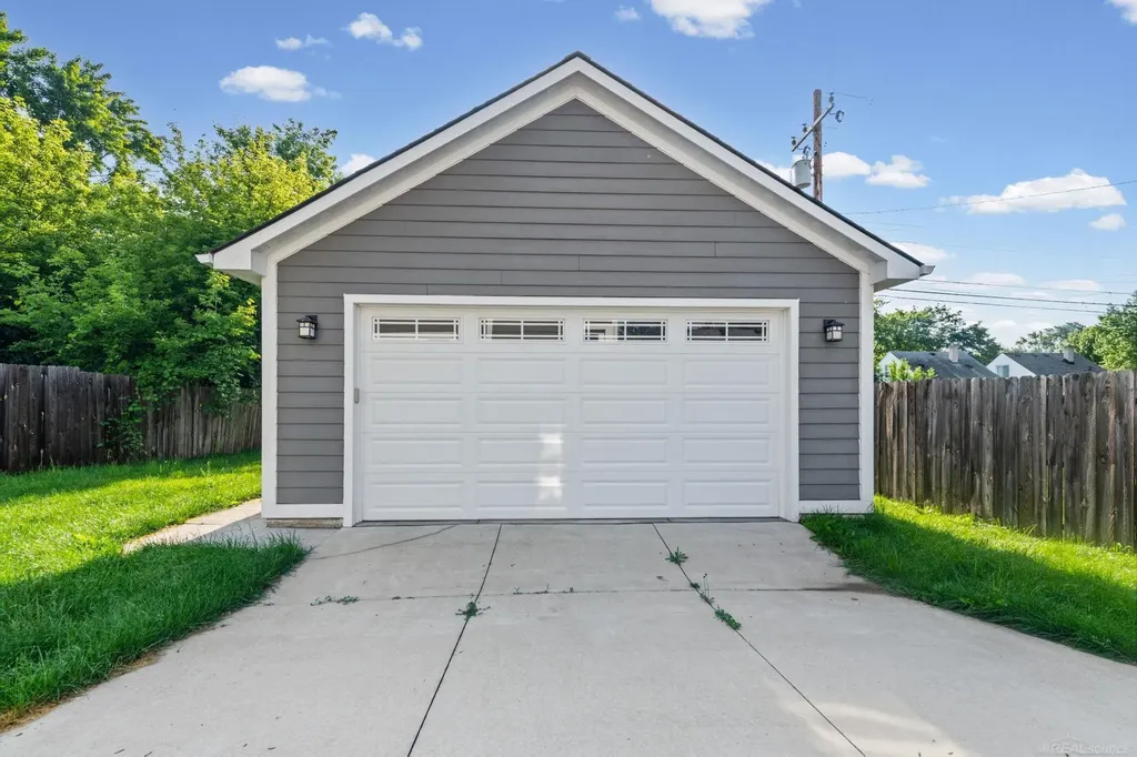 3712 Elmhurst Avenue Royal Oak City MI 48073
