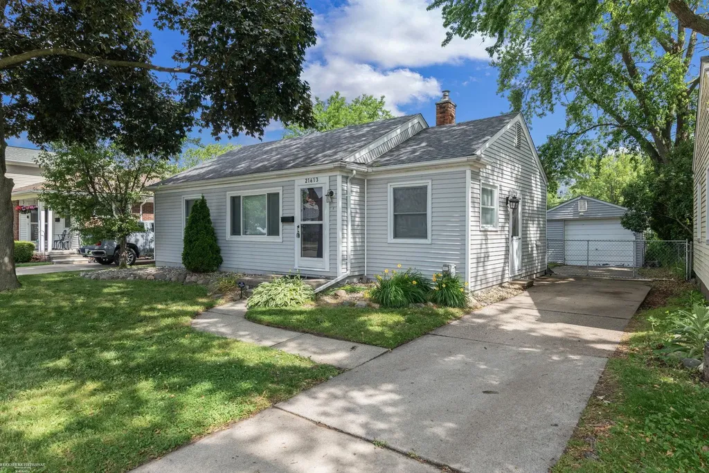 21613 Bon Heur Street St. Clair Shores City MI 48081