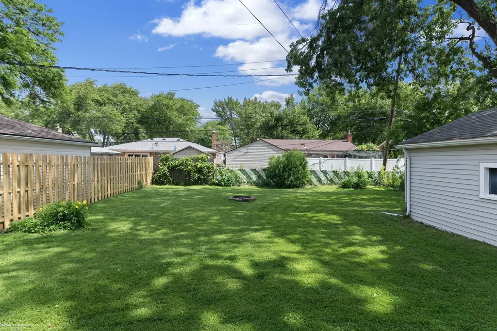 21613 Bon Heur Street St. Clair Shores City MI 48081