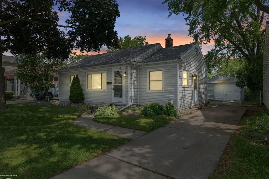 21613 Bon Heur Street St. Clair Shores City MI 48081