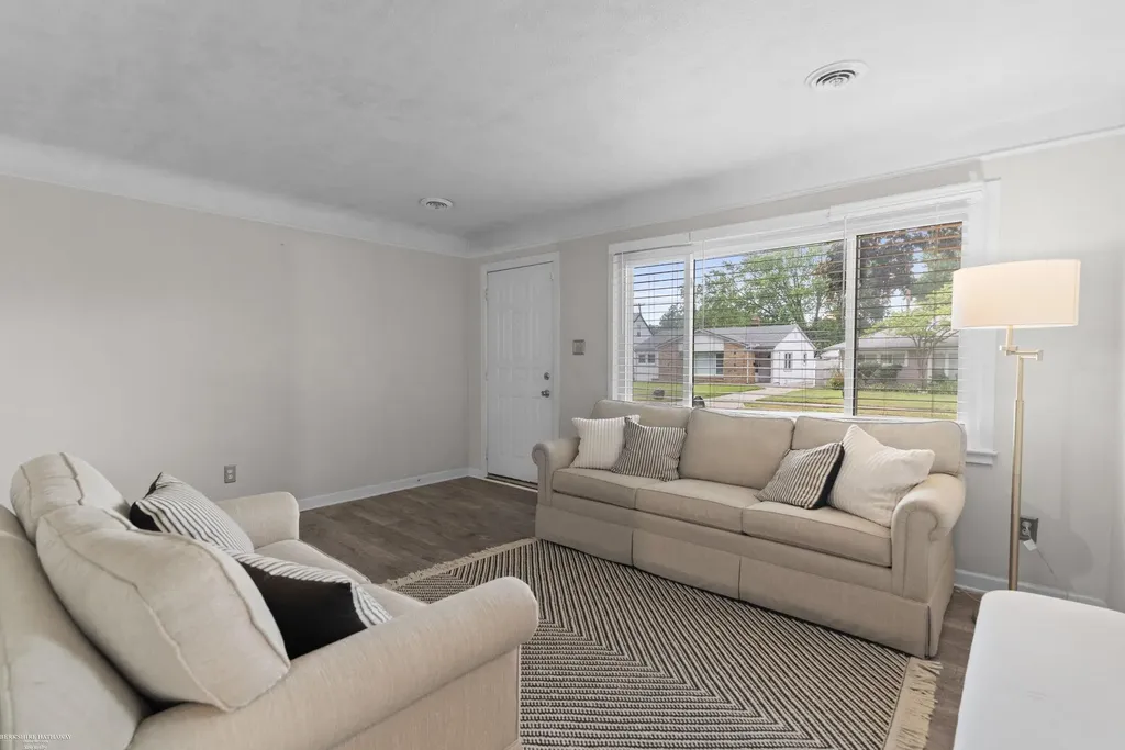 21613 Bon Heur Street St. Clair Shores City MI 48081