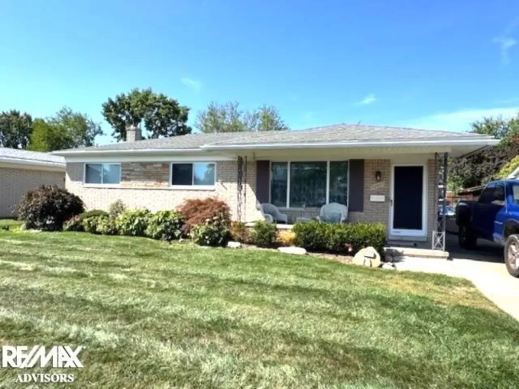 30607 Glenwood Circle Warren City MI 48088
