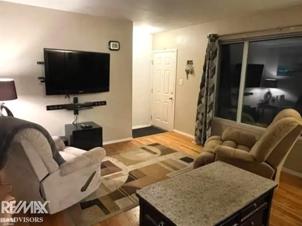 30607 Glenwood Circle Warren City MI 48088