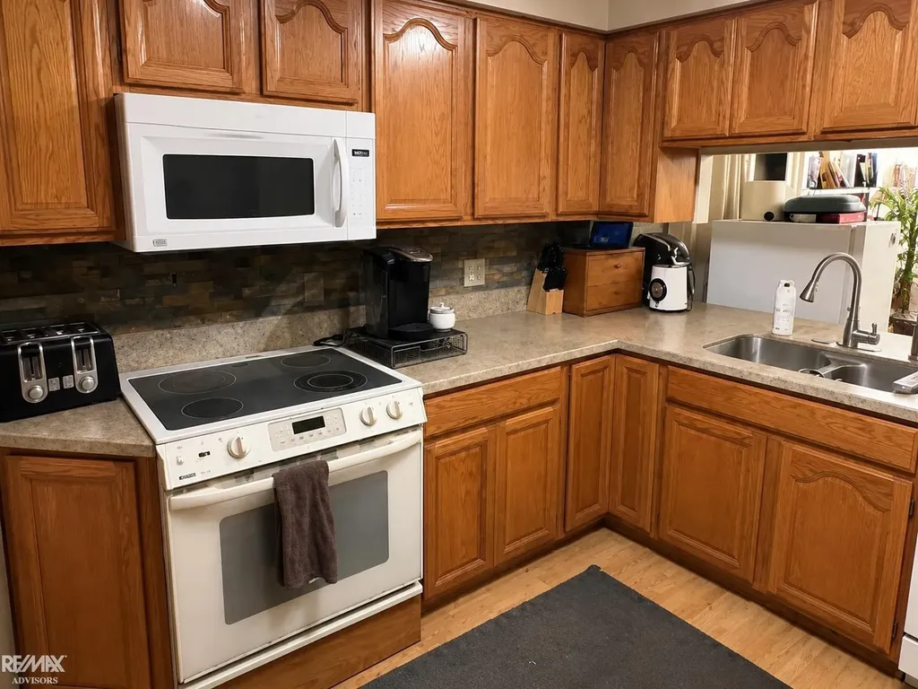 30607 Glenwood Circle Warren City MI 48088