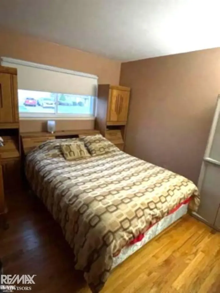 30607 Glenwood Circle Warren City MI 48088