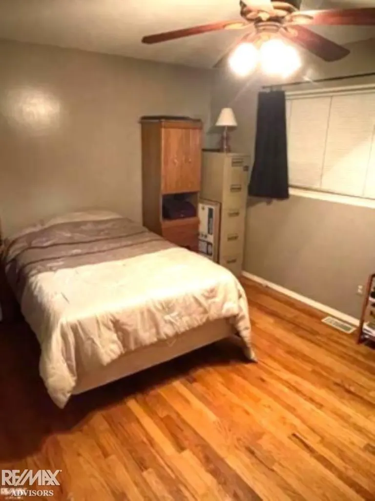 30607 Glenwood Circle Warren City MI 48088