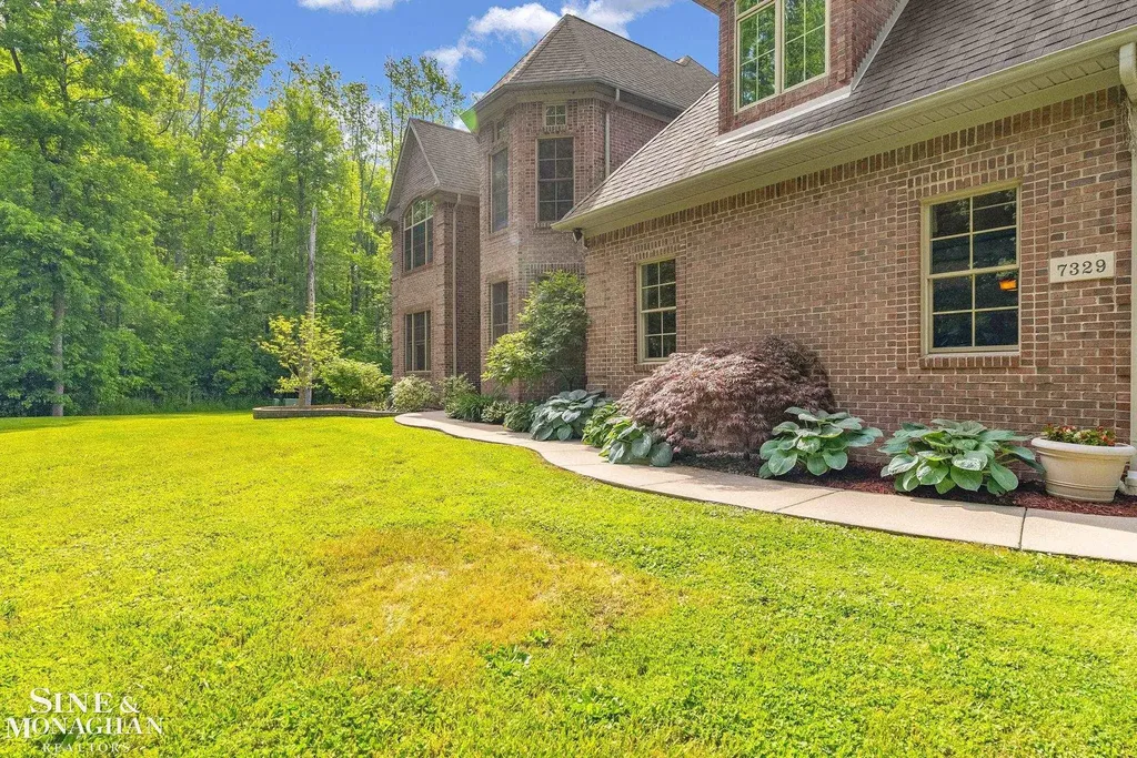 7329 Lindsey Road China Township MI 48054