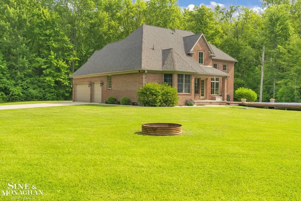 7329 Lindsey Road China Township MI 48054