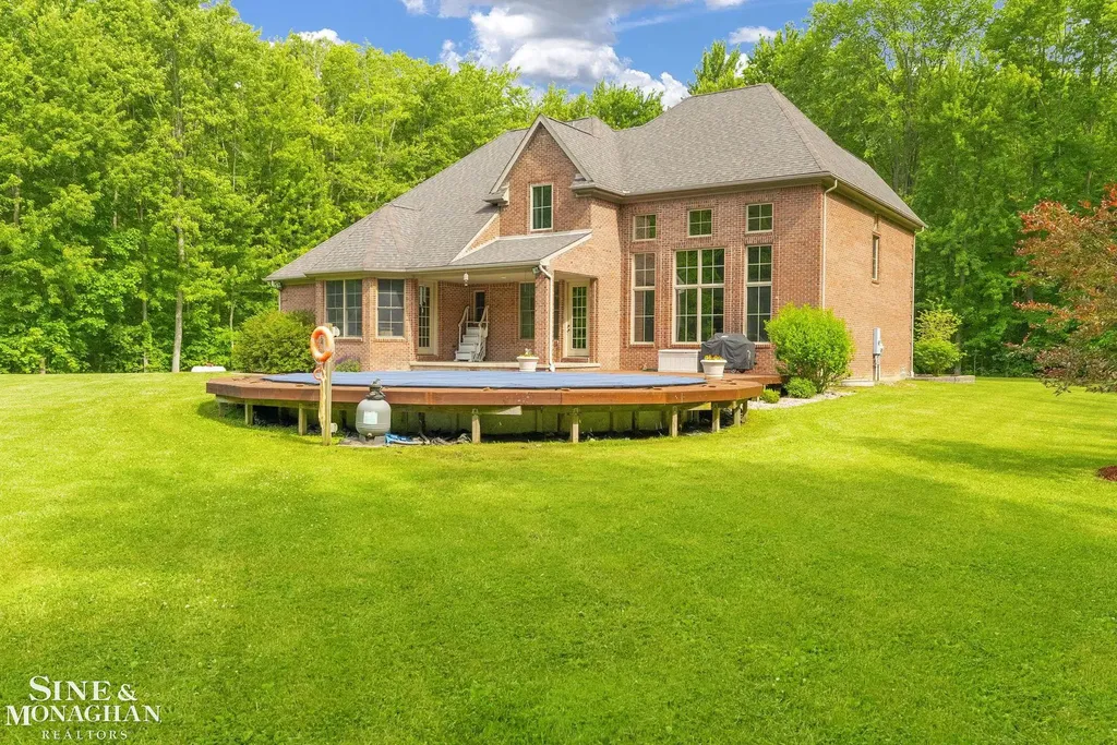 7329 Lindsey Road China Township MI 48054