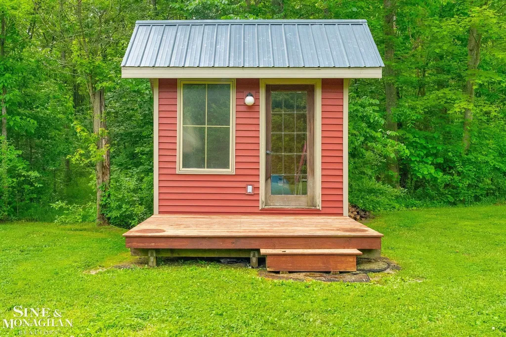 7329 Lindsey Road China Township MI 48054