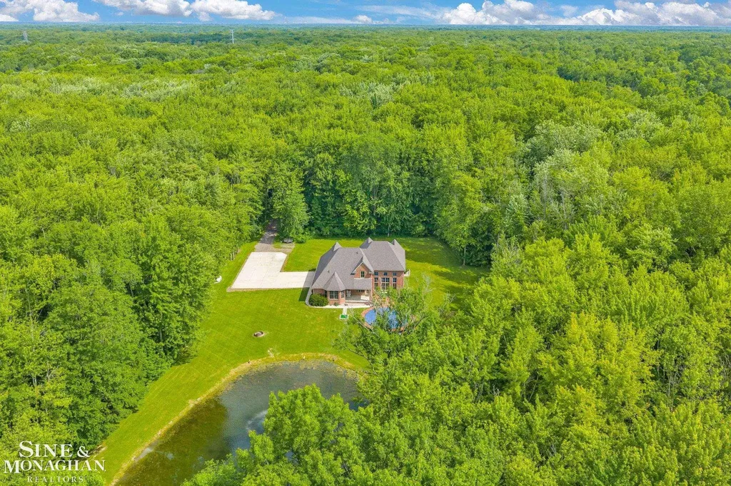 7329 Lindsey Road China Township MI 48054