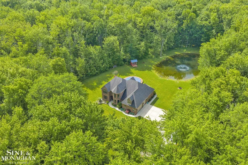 7329 Lindsey Road China Township MI 48054