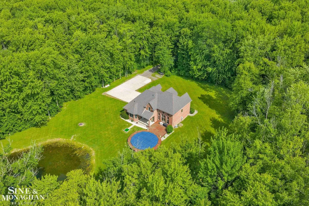 7329 Lindsey Road China Township MI 48054