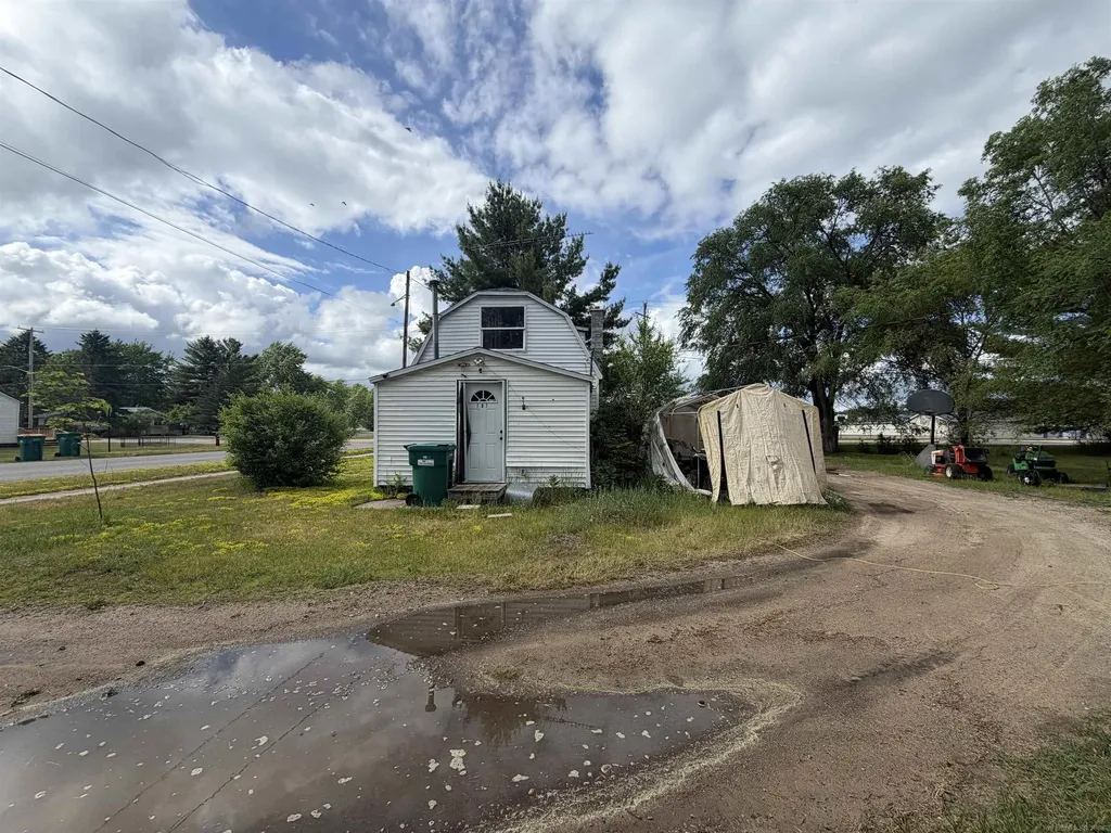 707 W 1st Street Gladwin Township MI 48624