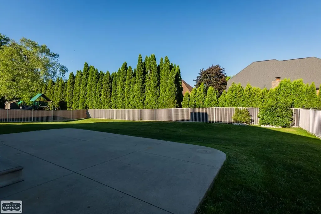 51768 Blue Spruce Drive Macomb Township MI 48042