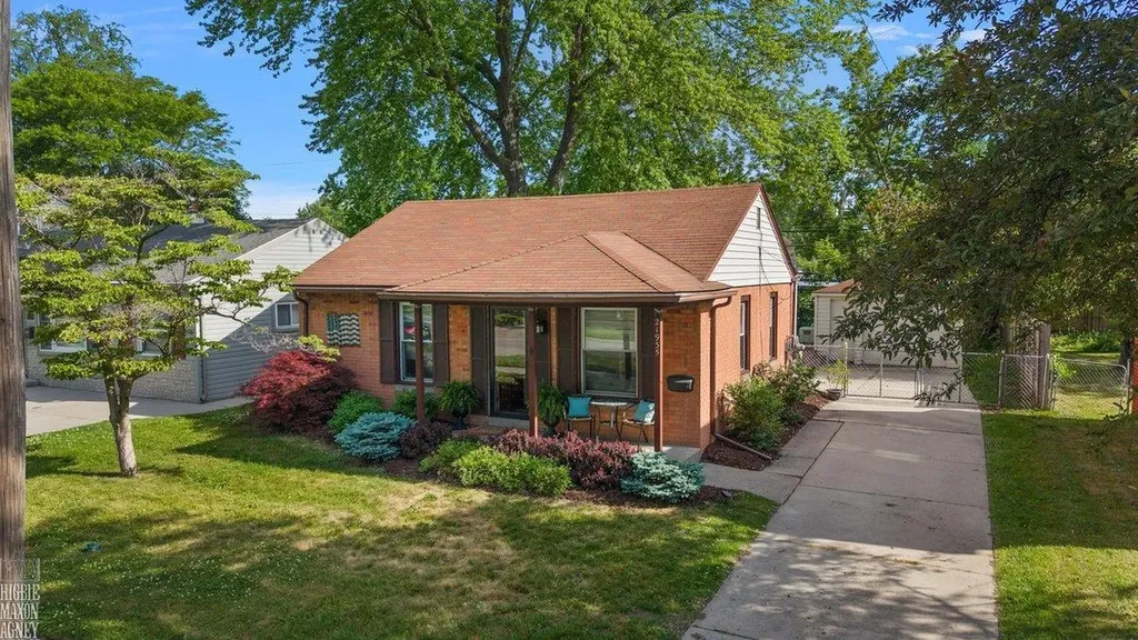 21935 Lange Street St. Clair Shores City MI 48080