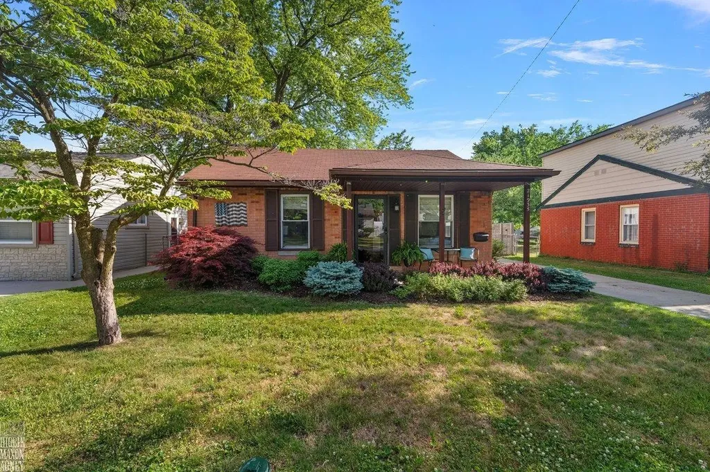 21935 Lange Street St. Clair Shores City MI 48080
