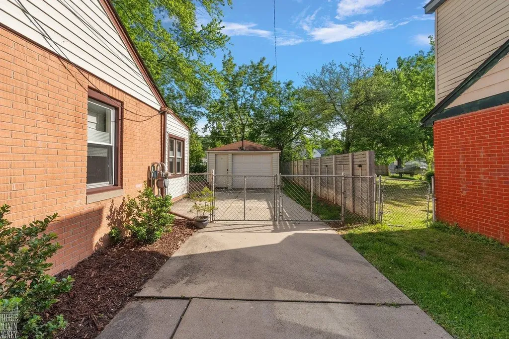 21935 Lange Street St. Clair Shores City MI 48080
