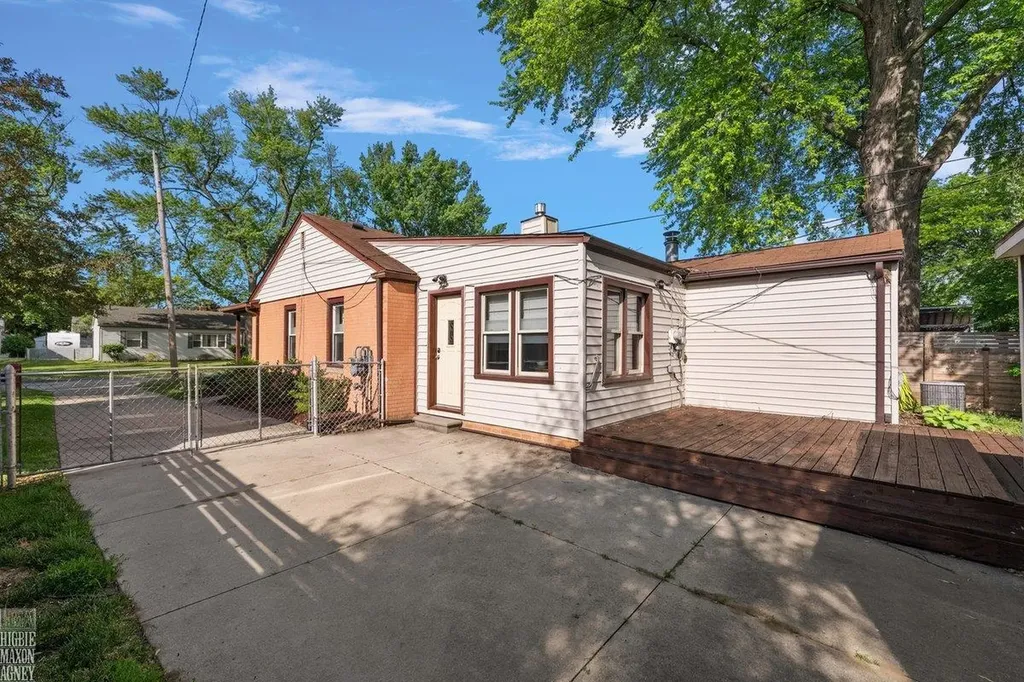 21935 Lange Street St. Clair Shores City MI 48080