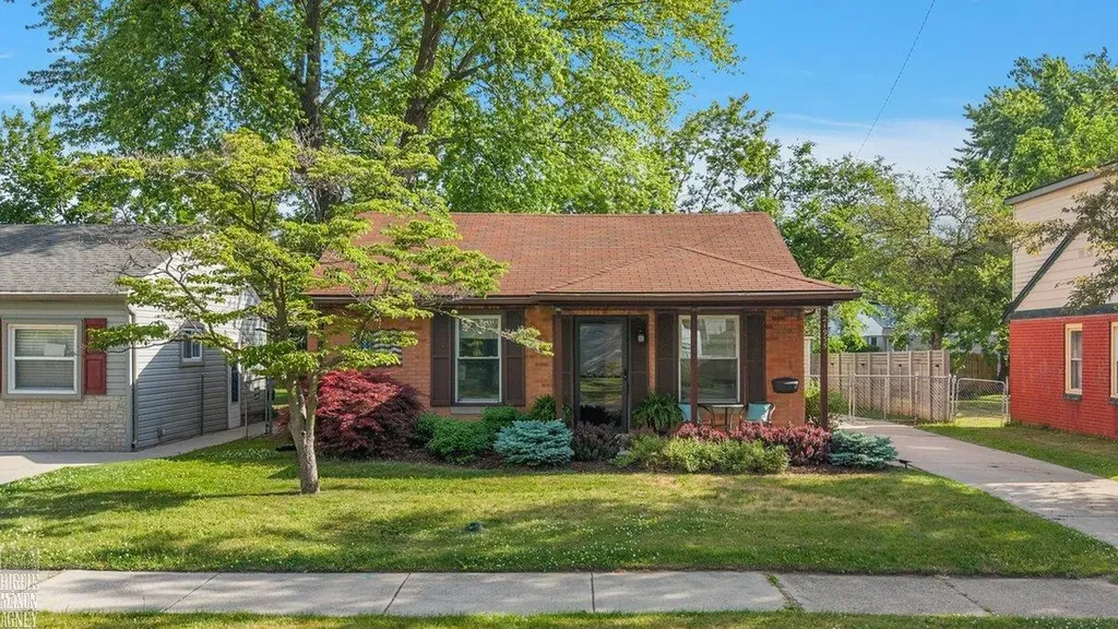 21935 Lange Street St. Clair Shores City MI 48080