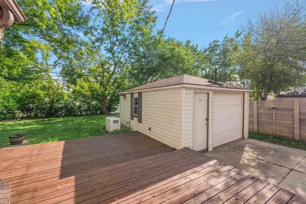 21935 Lange Street St. Clair Shores City MI 48080