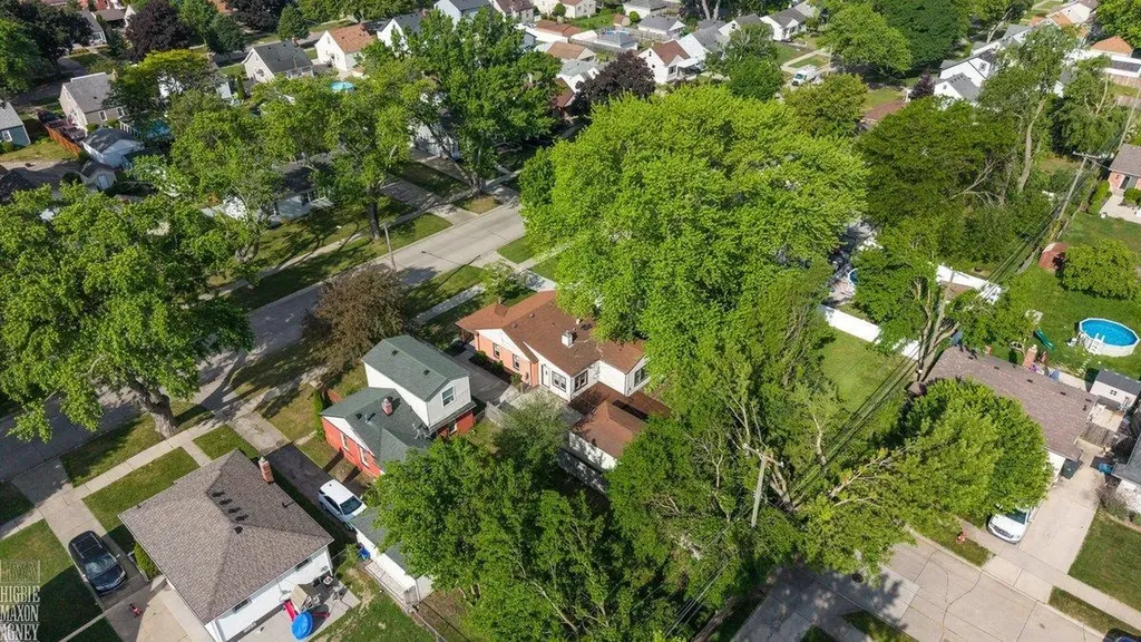 21935 Lange Street St. Clair Shores City MI 48080