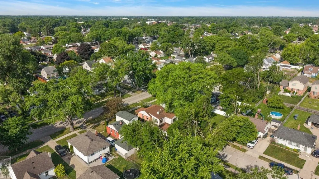 21935 Lange Street St. Clair Shores City MI 48080