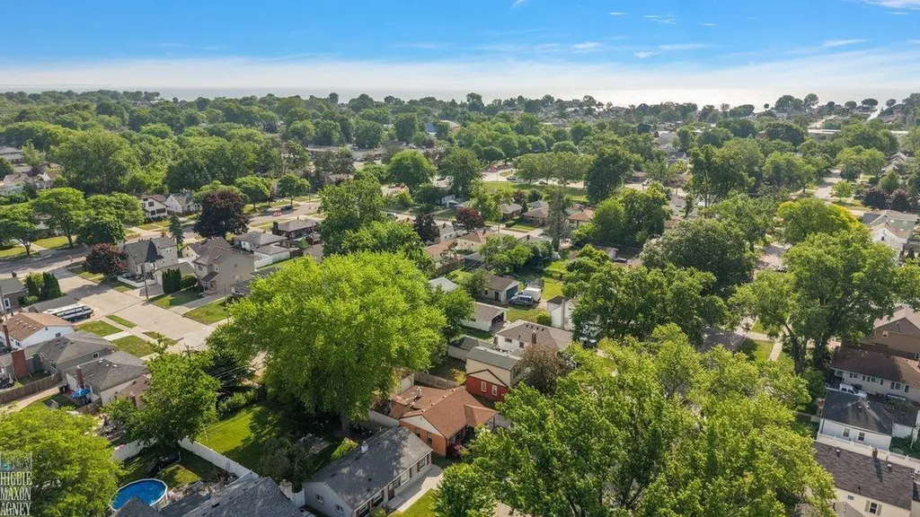 21935 Lange Street St. Clair Shores City MI 48080