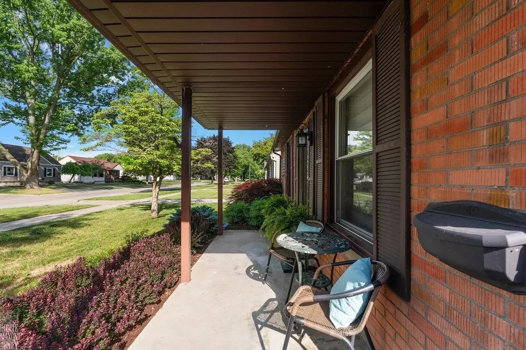 21935 Lange Street St. Clair Shores City MI 48080