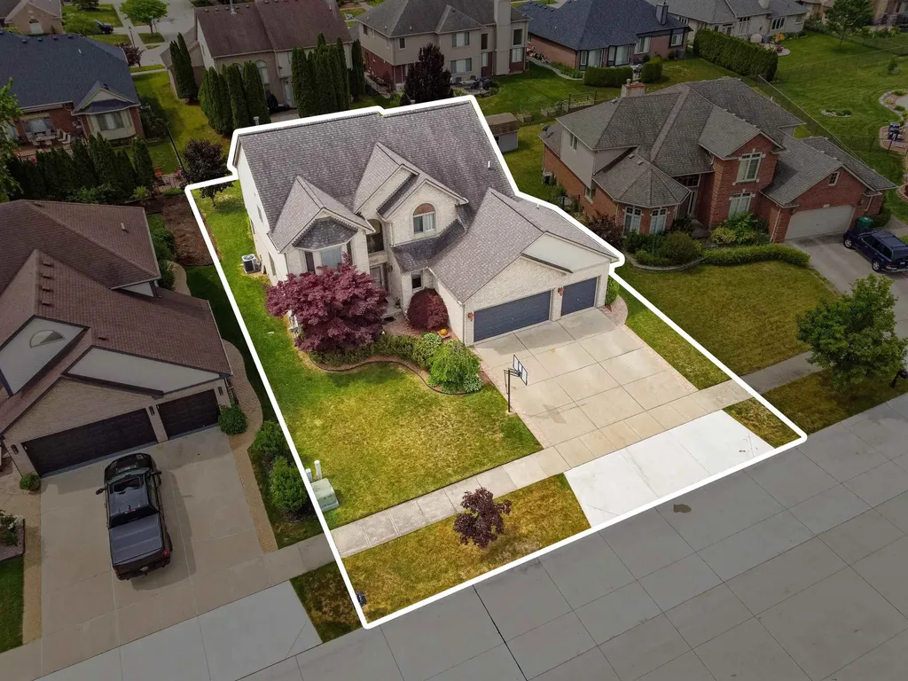 20084 Newcastle Court Macomb Township MI 48044