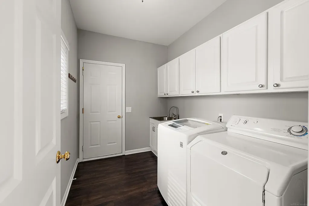 21729 Garrison Street Dearborn City MI 48124