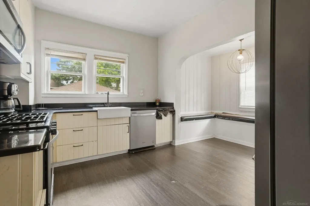23451 E Scott Boulevard Clinton Charter Township MI 48036