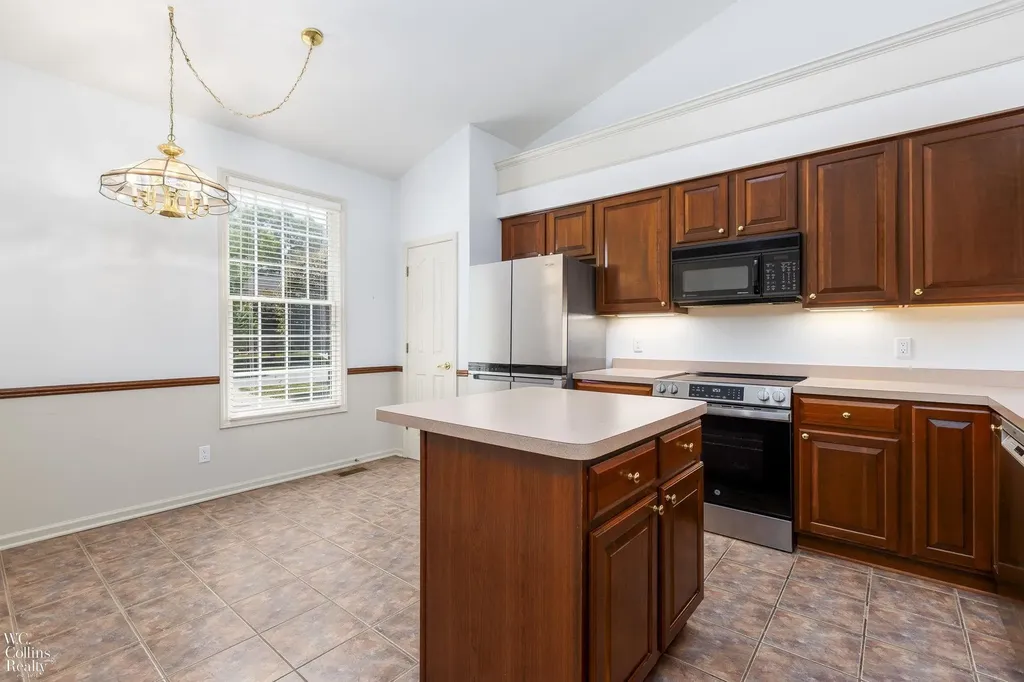 1195 Rock Valley Drive Rochester City MI 48307