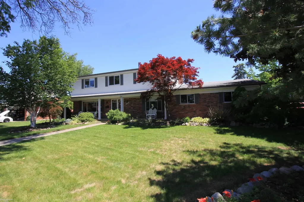 32310 Coventry Place Warren City MI 48093