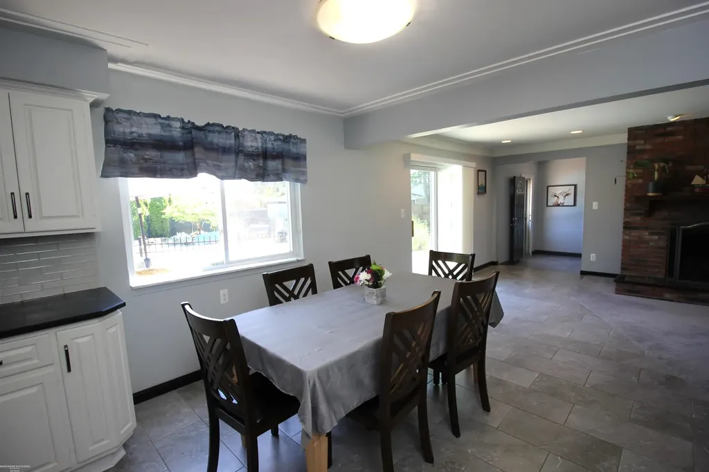32310 Coventry Place Warren City MI 48093