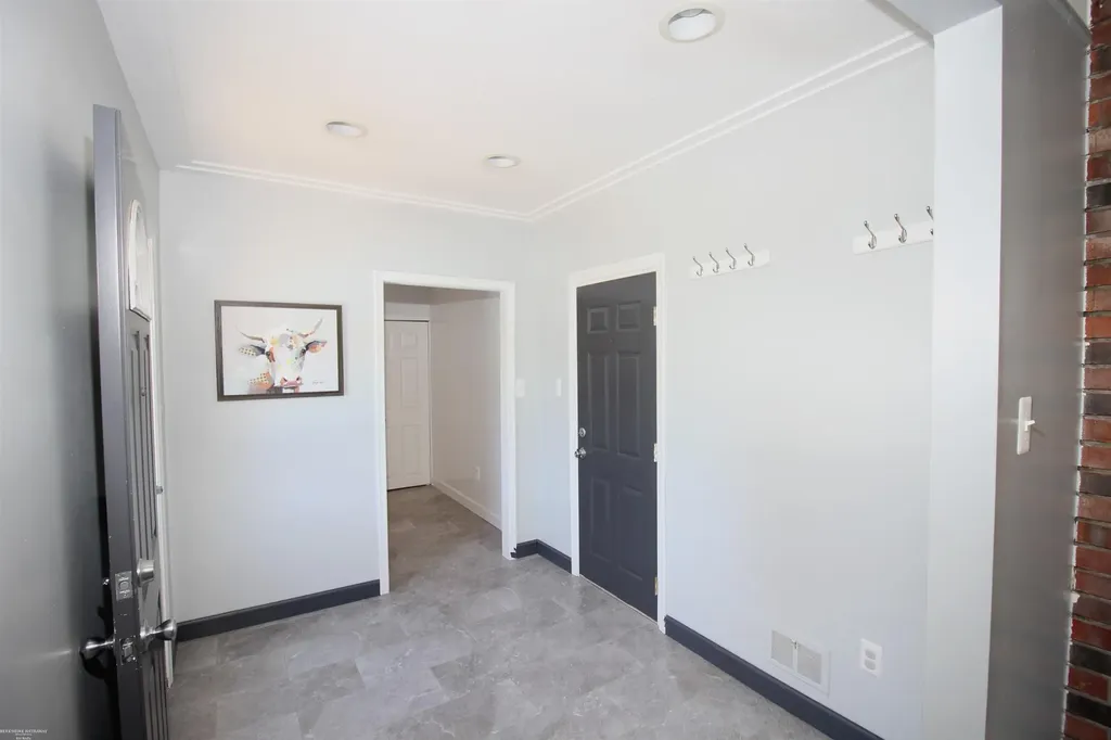 32310 Coventry Place Warren City MI 48093
