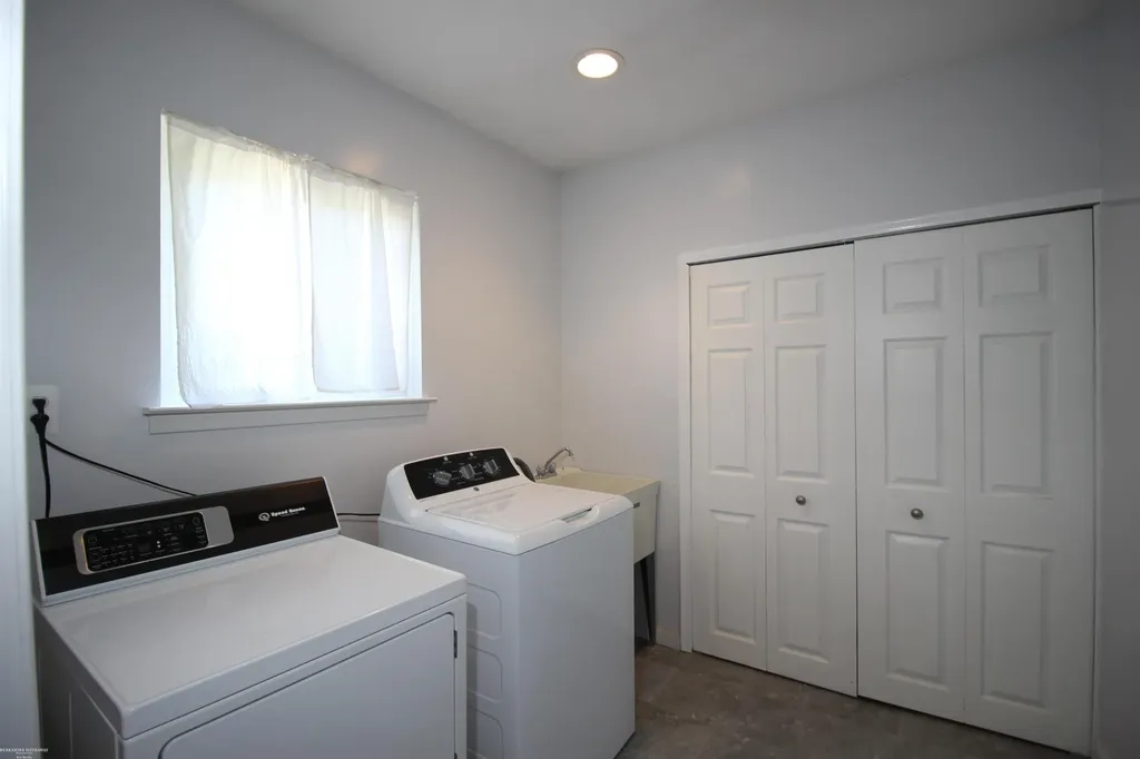 32310 Coventry Place Warren City MI 48093