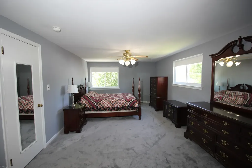 32310 Coventry Place Warren City MI 48093