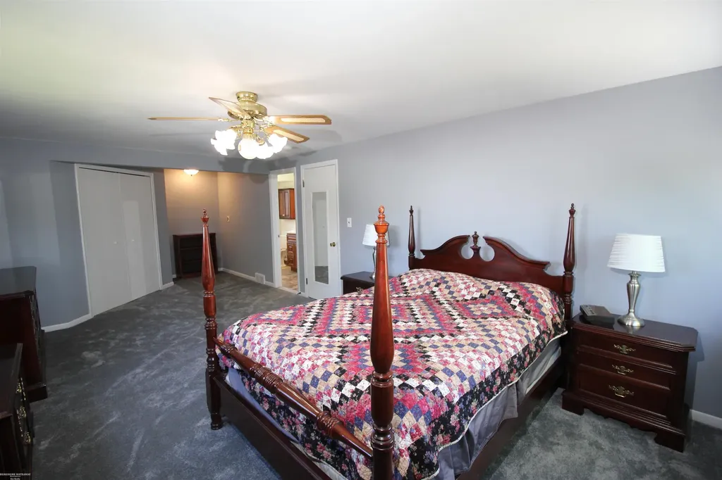 32310 Coventry Place Warren City MI 48093
